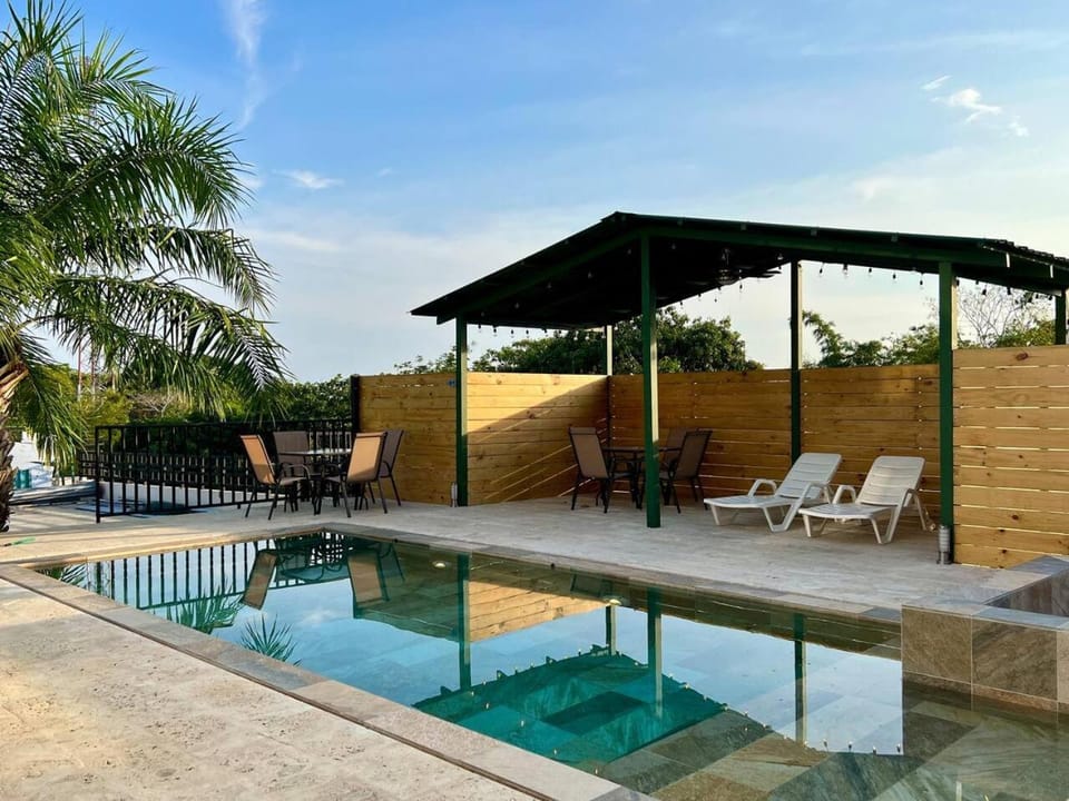Casa Blanca Manuel Antonio B2, Central, Pool, Gated Apartment in Quepos