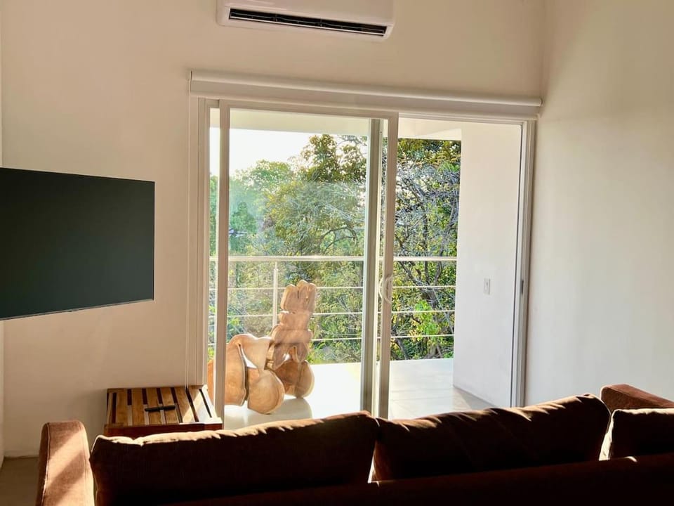 Casa Blanca Manuel Antonio B2, Central, Pool, Gated Apartment in Quepos