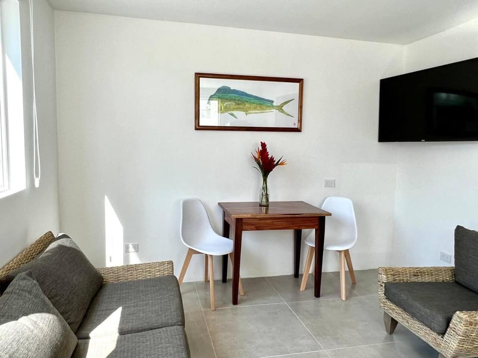 Casa Blanca Manuel Antonio B1, Central, Pool, Gated Apartment in Quepos