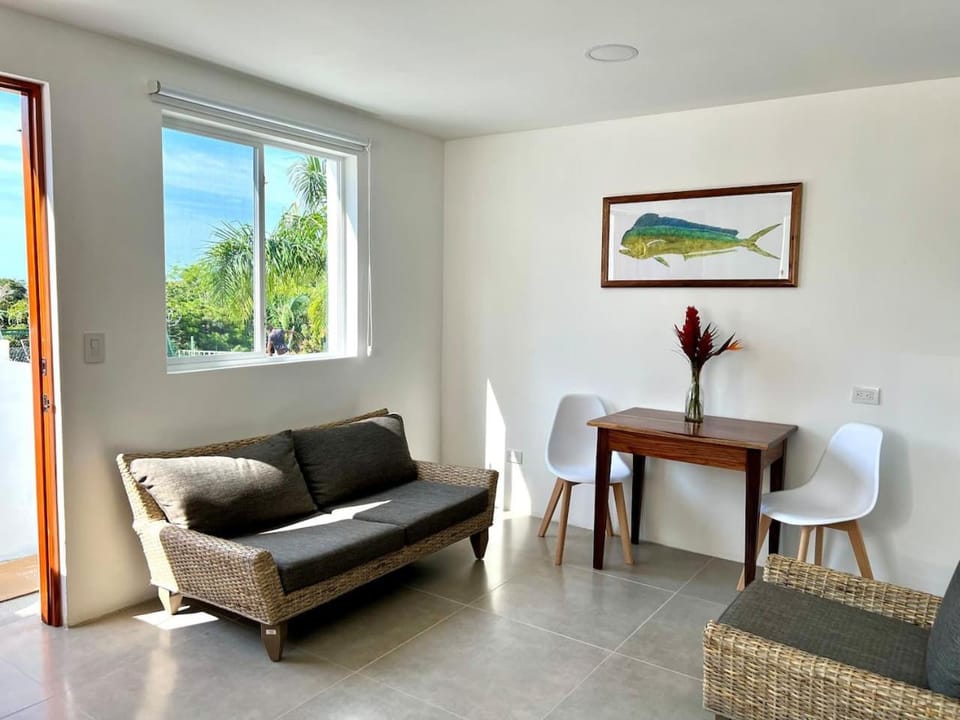 Casa Blanca Manuel Antonio B1, Central, Pool, Gated Apartment in Quepos