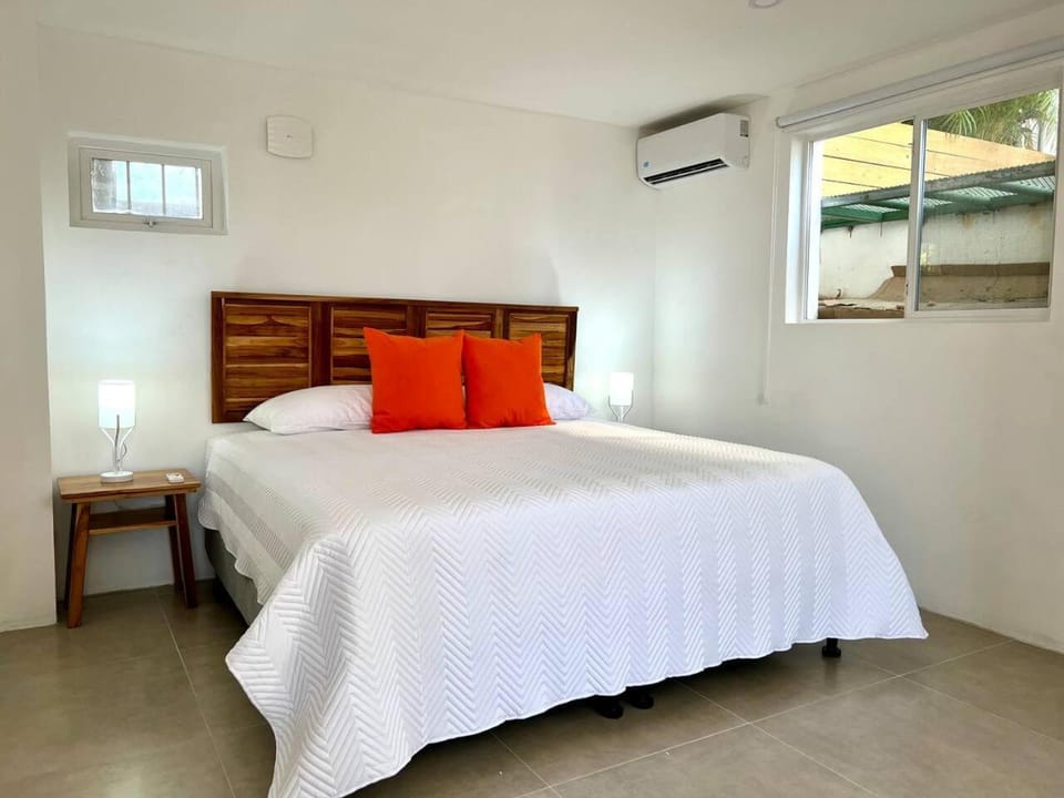 Casa Blanca Manuel Antonio B1, Central, Pool, Gated Apartment in Quepos