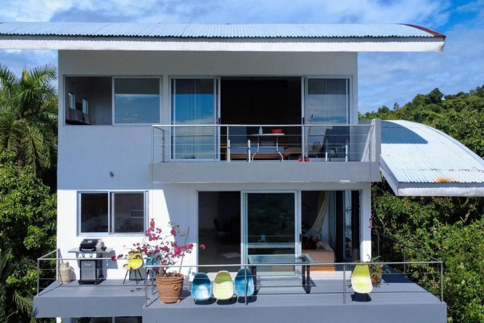 Jaguar, 2 BR Penthouse in Villa Mar y Sol, Nature and Wildlife Apartment in Quepos
