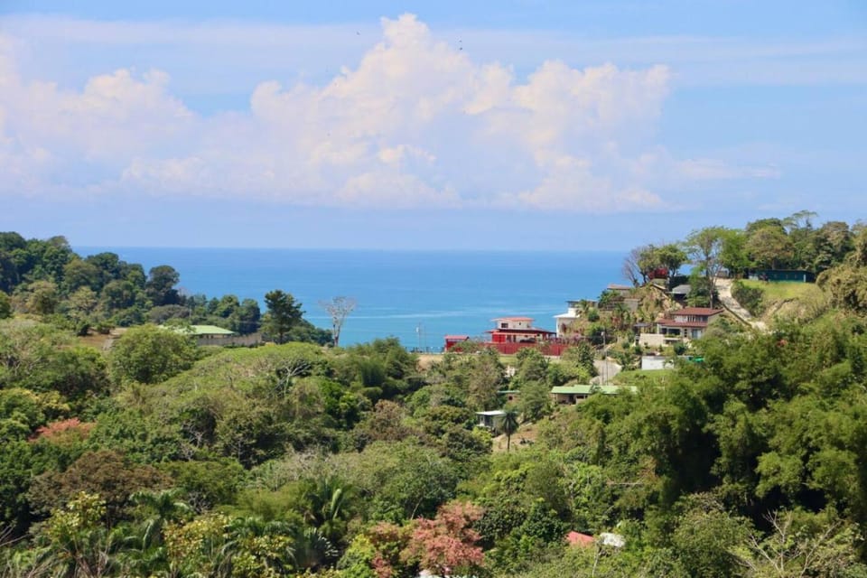 Jaguar, 2 BR Penthouse in Villa Mar y Sol, Nature and Wildlife Apartment in Quepos