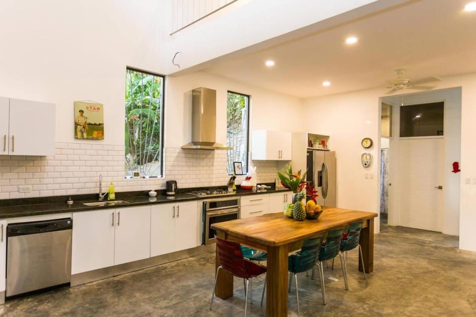 Villa Lapas, Central, Spacious and Lots of Wildlife House in Quepos