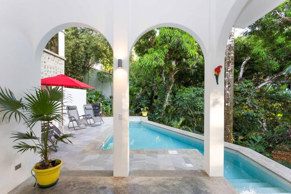 Villa Lapas, Central, Spacious and Lots of Wildlife House in Quepos