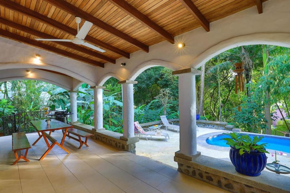 Villa Monos, 2BR Home, 1BR Guest House and Pool House in Quepos