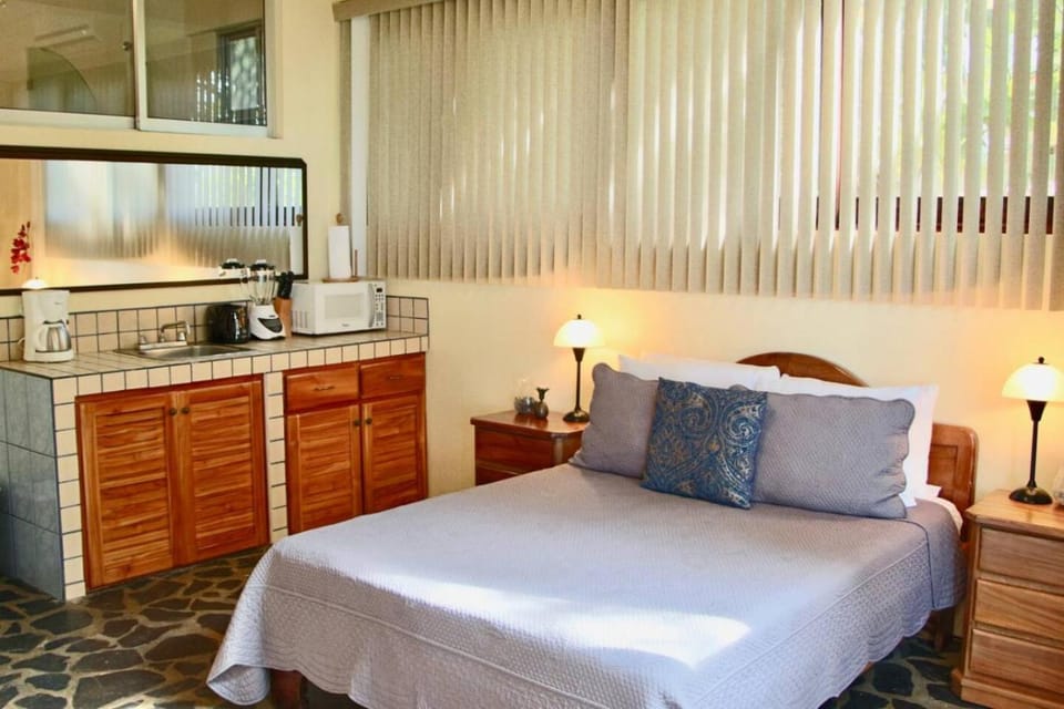 El Perezoso, Studio Apartment w Views and Central Location Apartment in Quepos