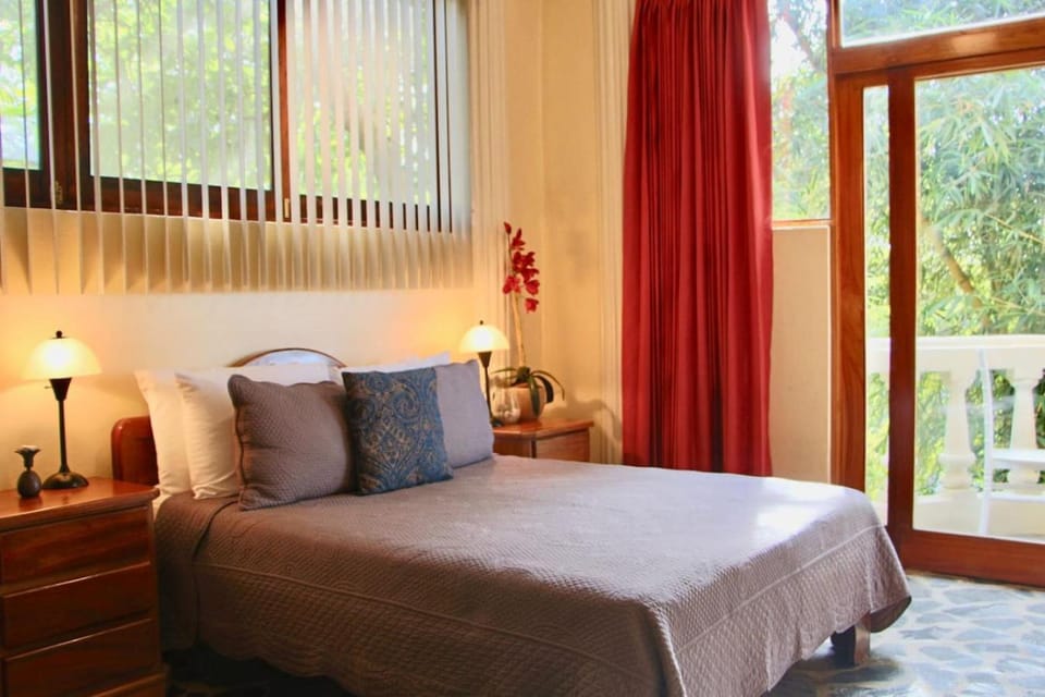 El Perezoso, Studio Apartment w Views and Central Location Apartment in Quepos