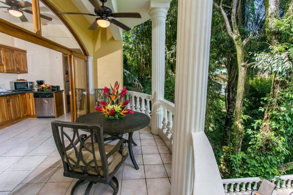 El Titi, 1 Bedroom Ocean View Apartment, Central Location Apartment in Quepos