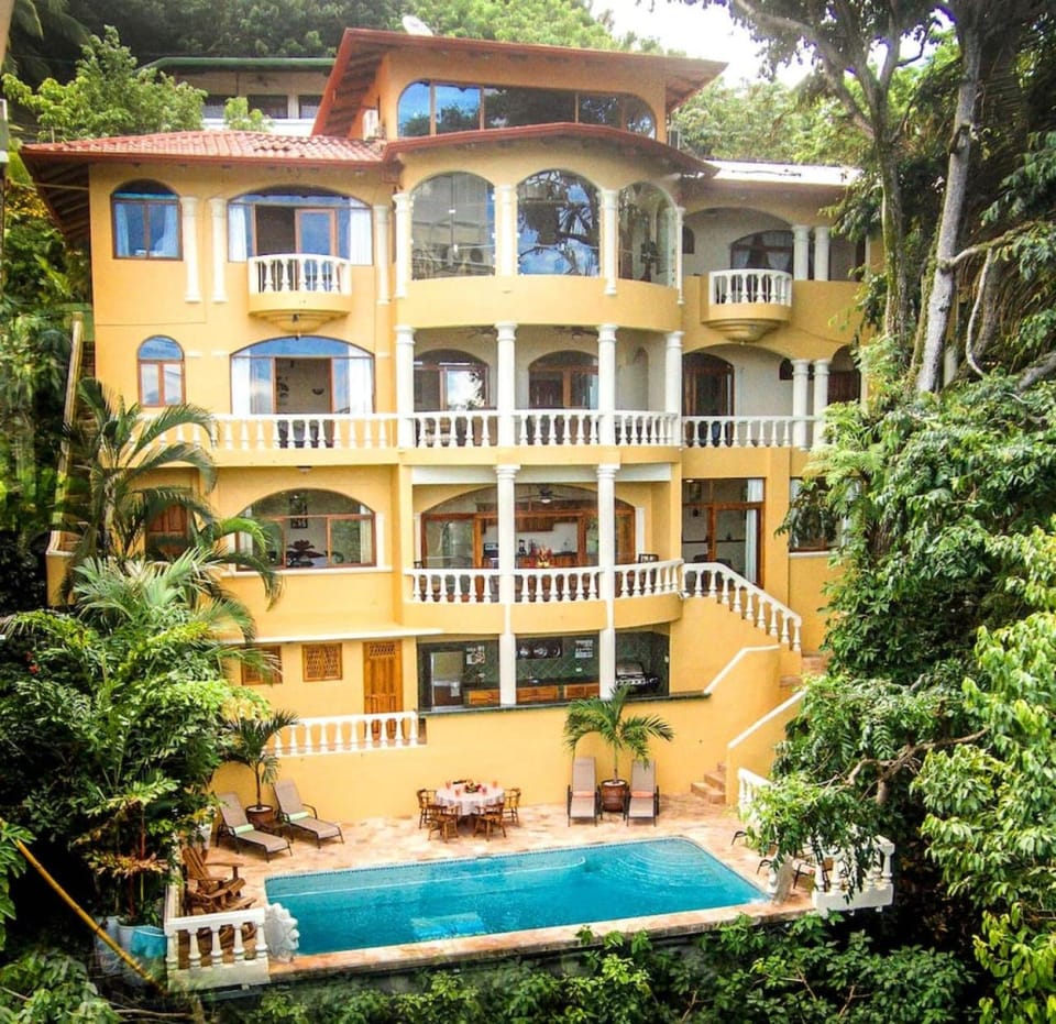 El Titi, 1 Bedroom Ocean View Apartment, Central Location Apartment in Quepos