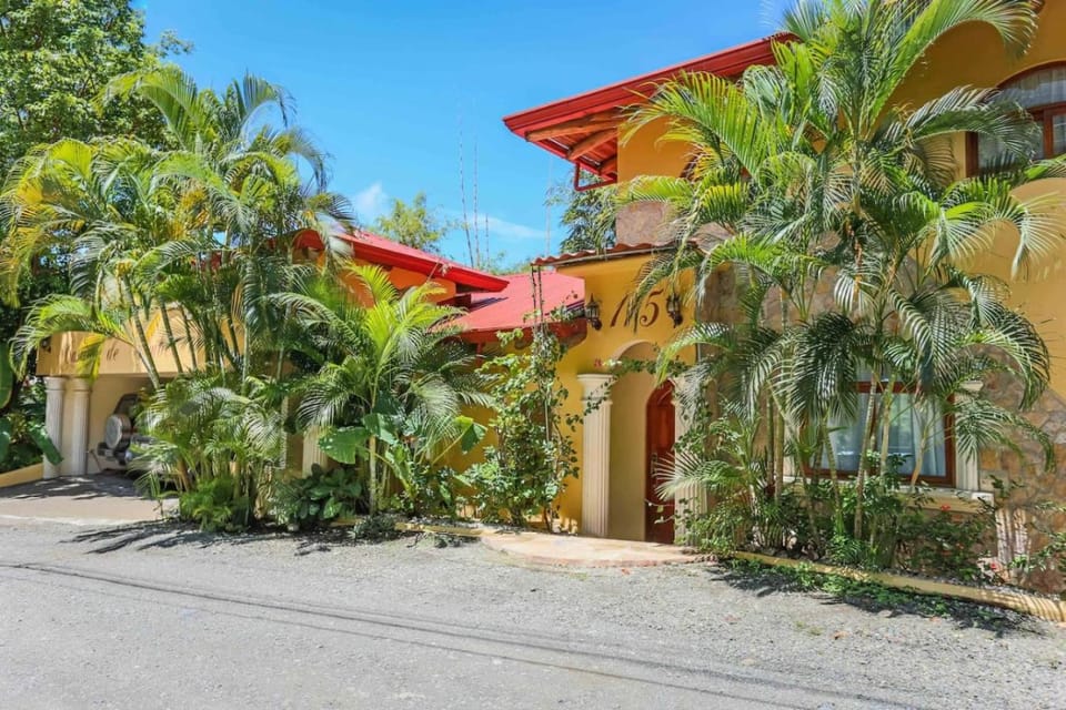 El Titi, 1 Bedroom Ocean View Apartment, Central Location Apartment in Quepos