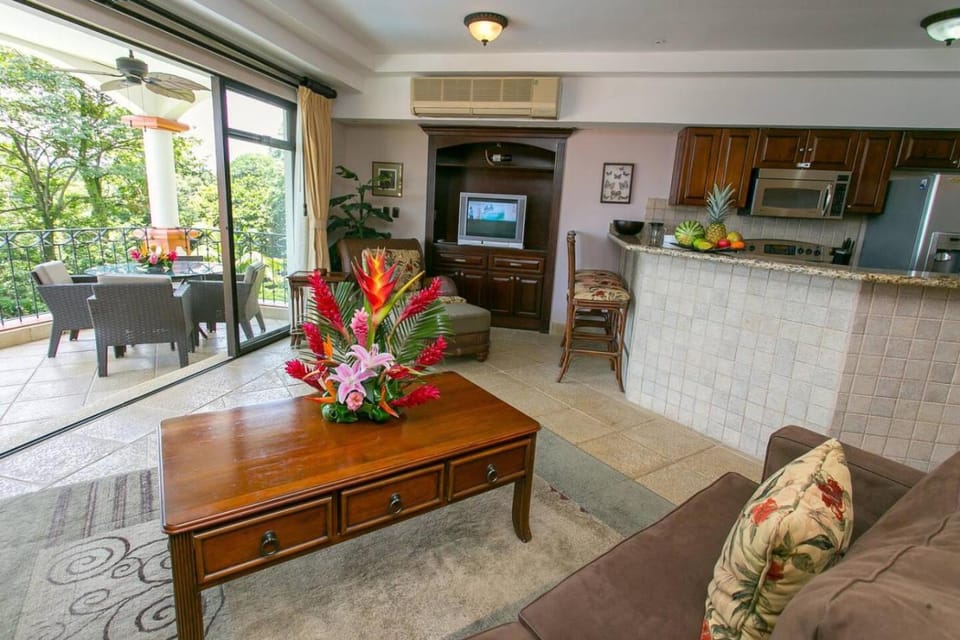 Shana Residences 310 Sea View Condo Walk to beach House in Quepos