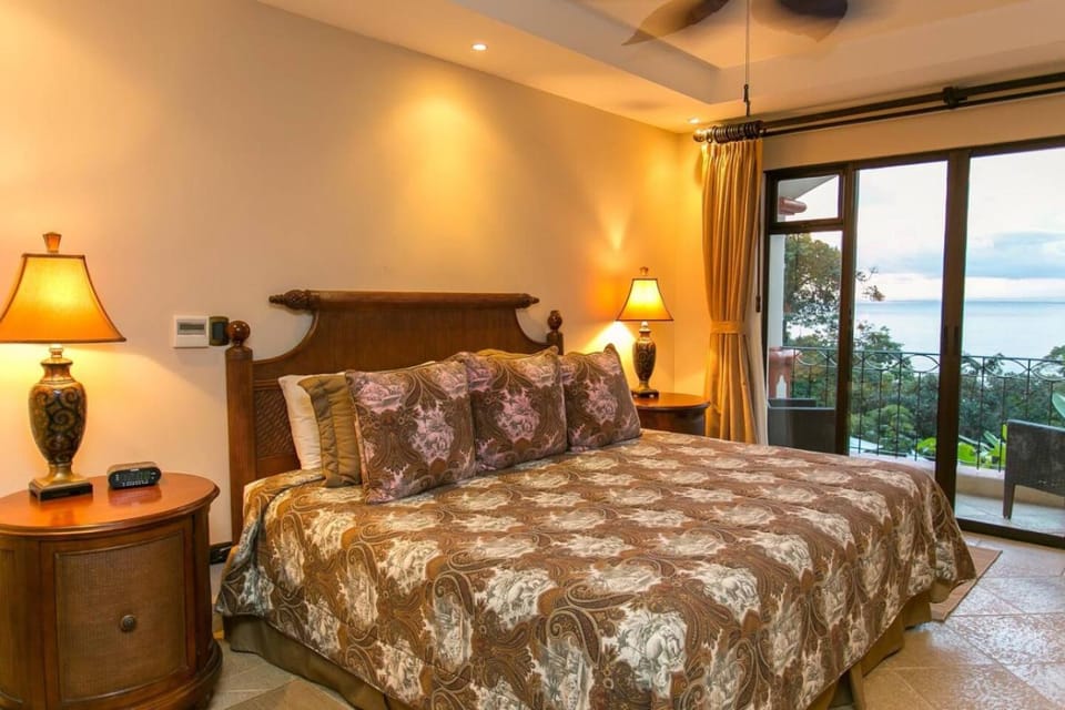 Shana Residences 310 Sea View Condo Walk to beach House in Quepos