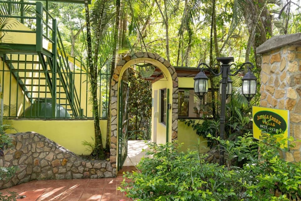 Jungle Creek all 4 villas up to 19 people House in Quepos