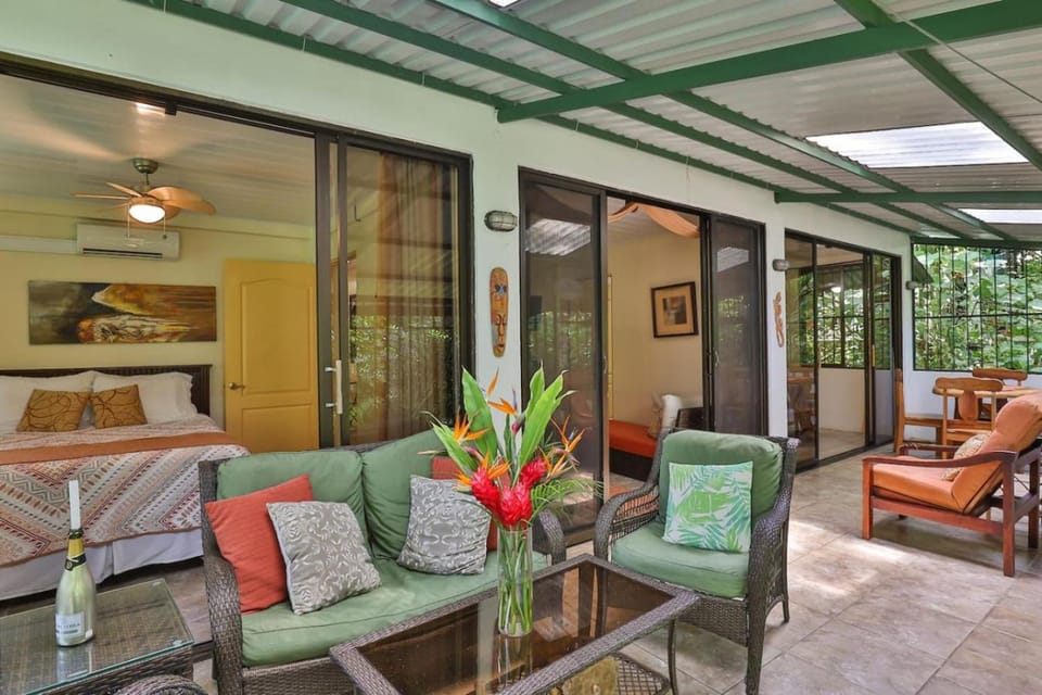 Mono Vista At Jungle Creek Chill out in the Jungle House in Quepos