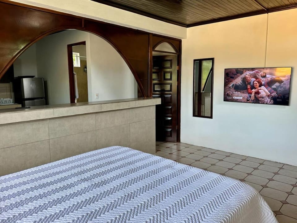 Casa Blanca Manuel Antonio B3, Central, Pool, Gated Apartment in Quepos
