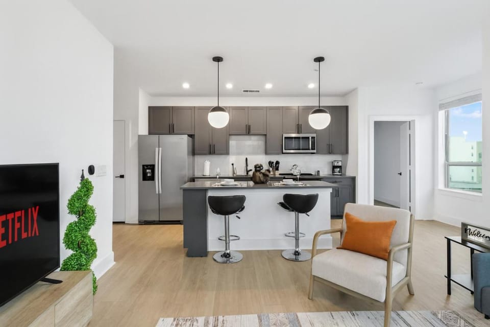 Upscale 2BR Near Regions Field n Park Apartment in Birmingham