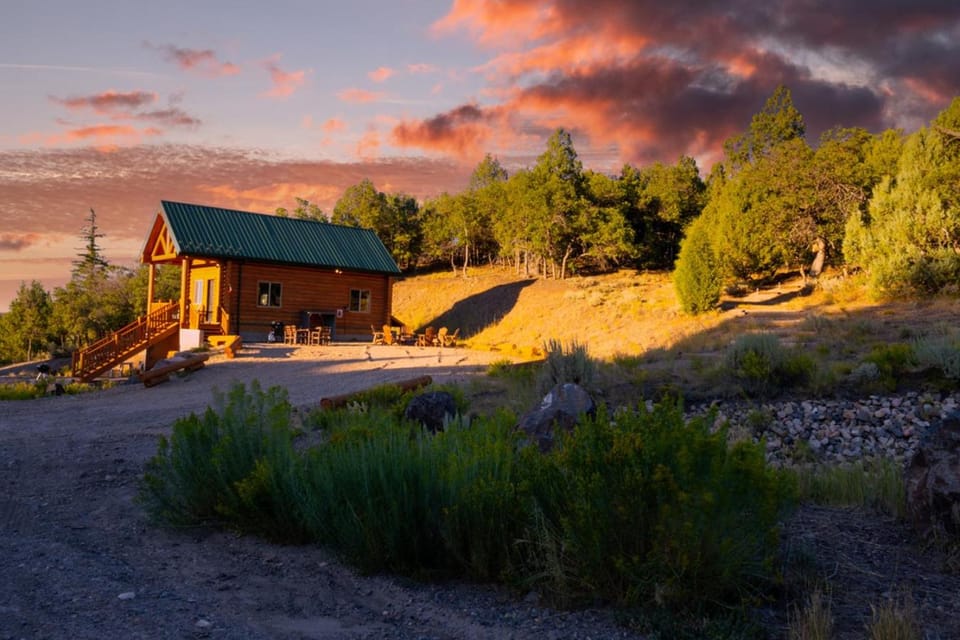National Parks - Cowboy Hot tub and UFO Sightings House in Utah