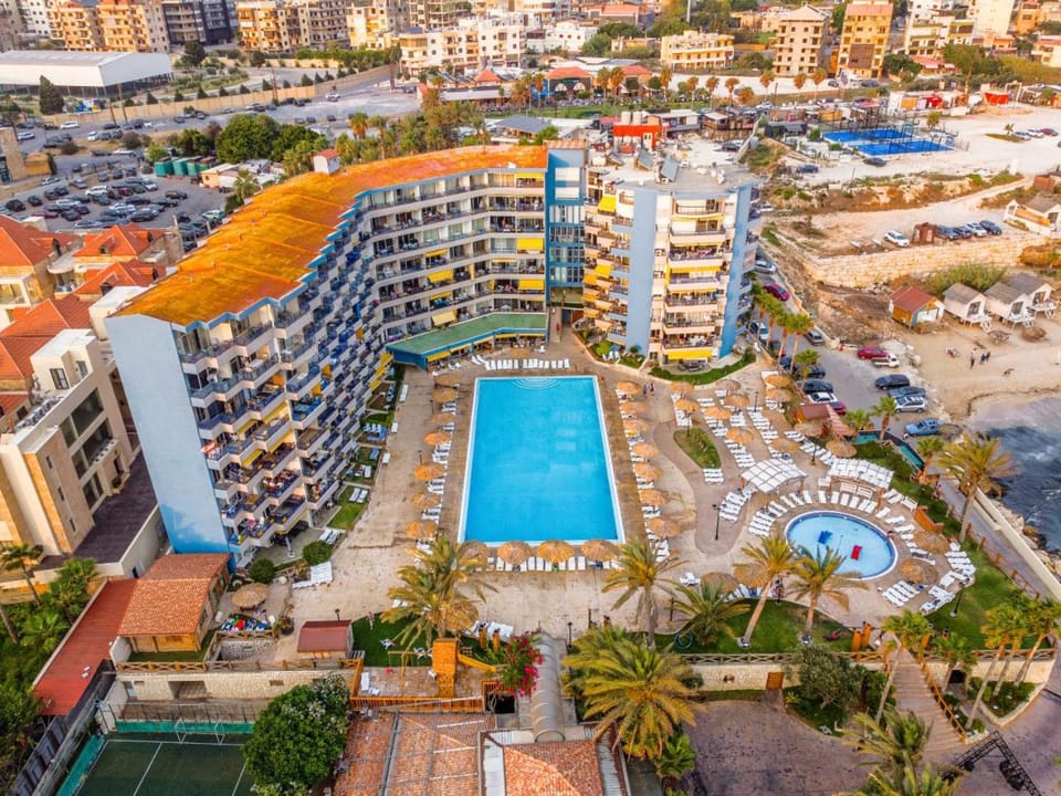 Property building, Sea view, Swimming pool, Swimming pool, Location