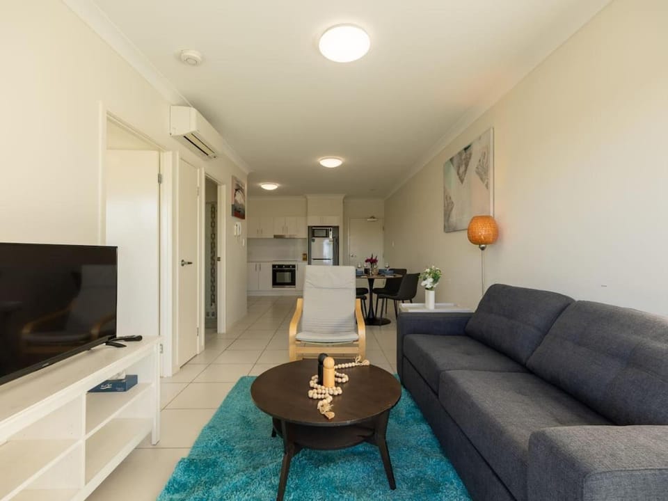 Cozy 1BR Unit in Springwood Great Location Parking Apartment in Brisbane