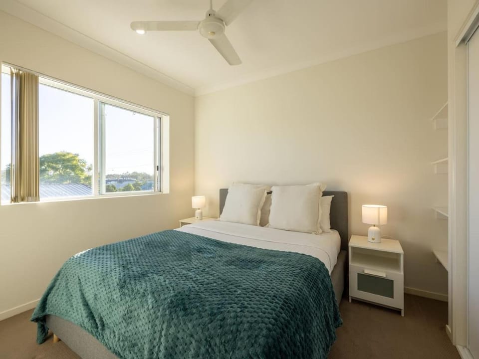 Cozy 1BR Unit in Springwood Great Location Parking Apartment in Brisbane