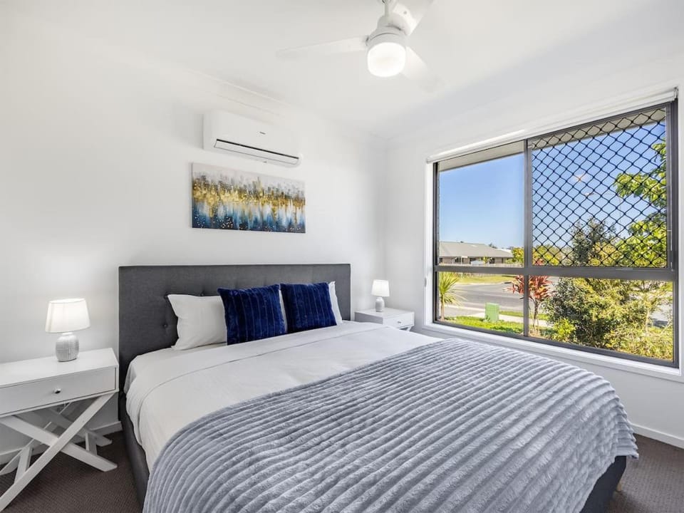 Bright Serenity Family Comfort near Parks and Shops House in Brisbane