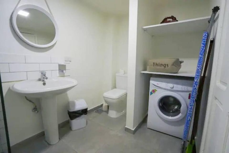 Shower, Toilet, Bathroom, flat iron, towels, washing machine