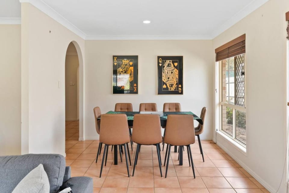 Spacious 4BR Family Home in Capalaba Local Charm House in Capalaba