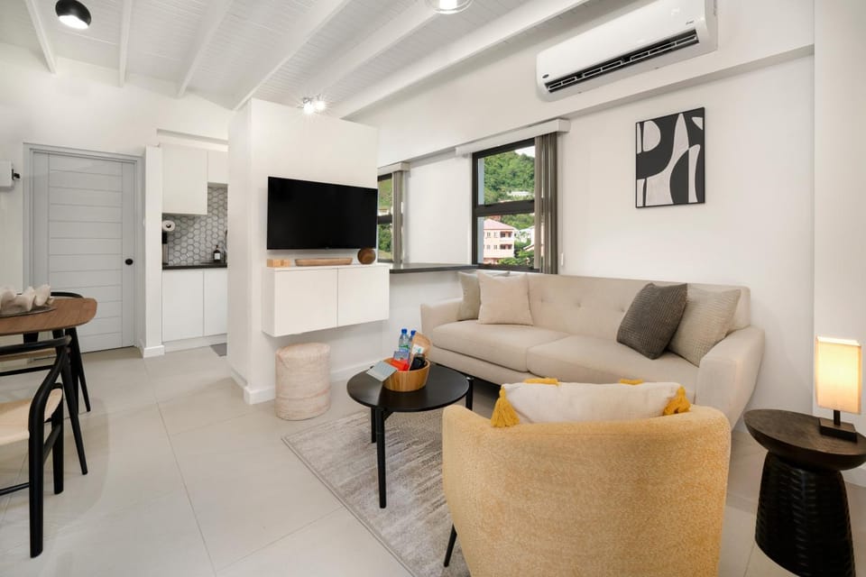 Property building, Seating area, Dining area