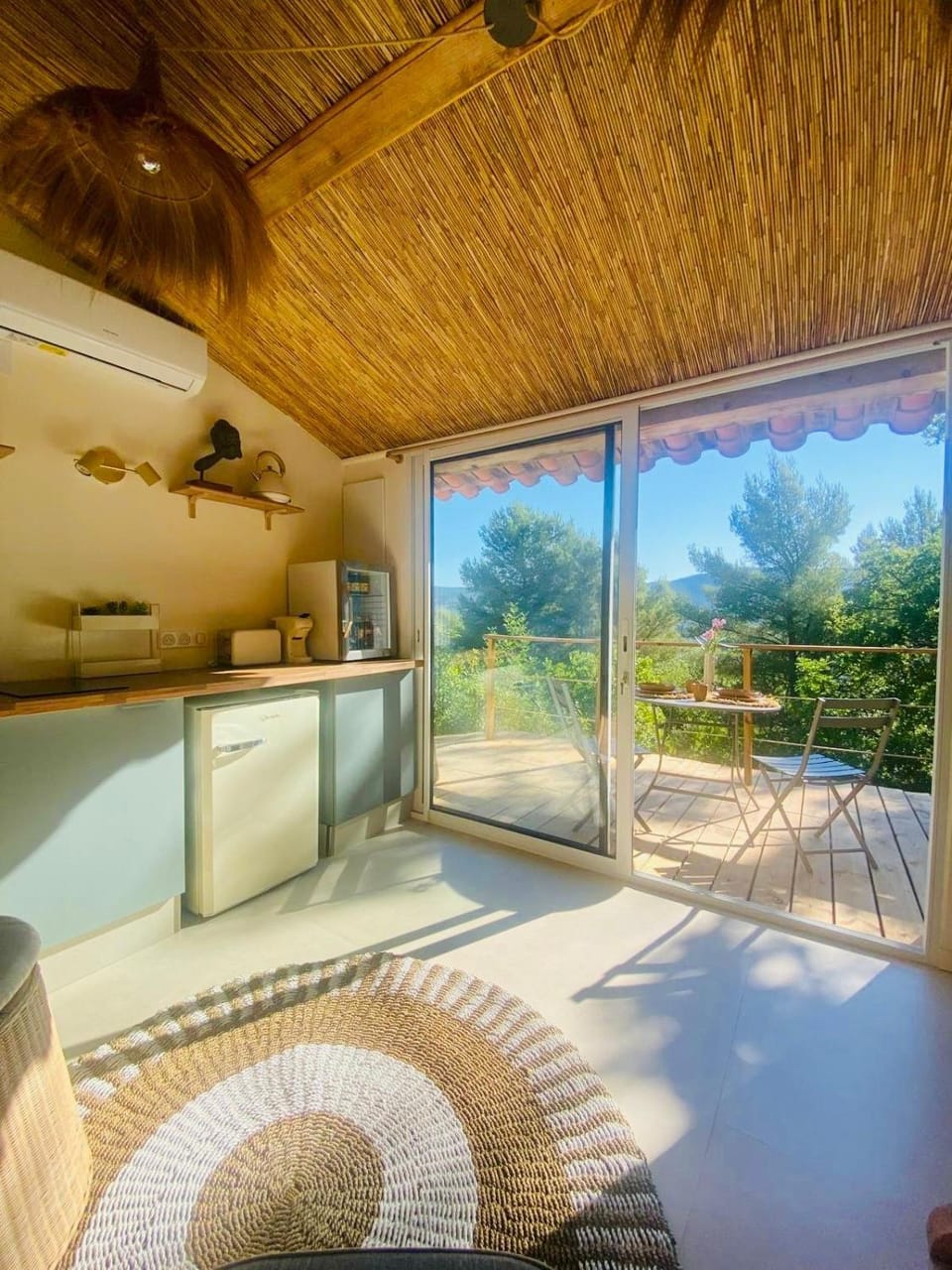View (from property/room), Balcony/Terrace, Living room