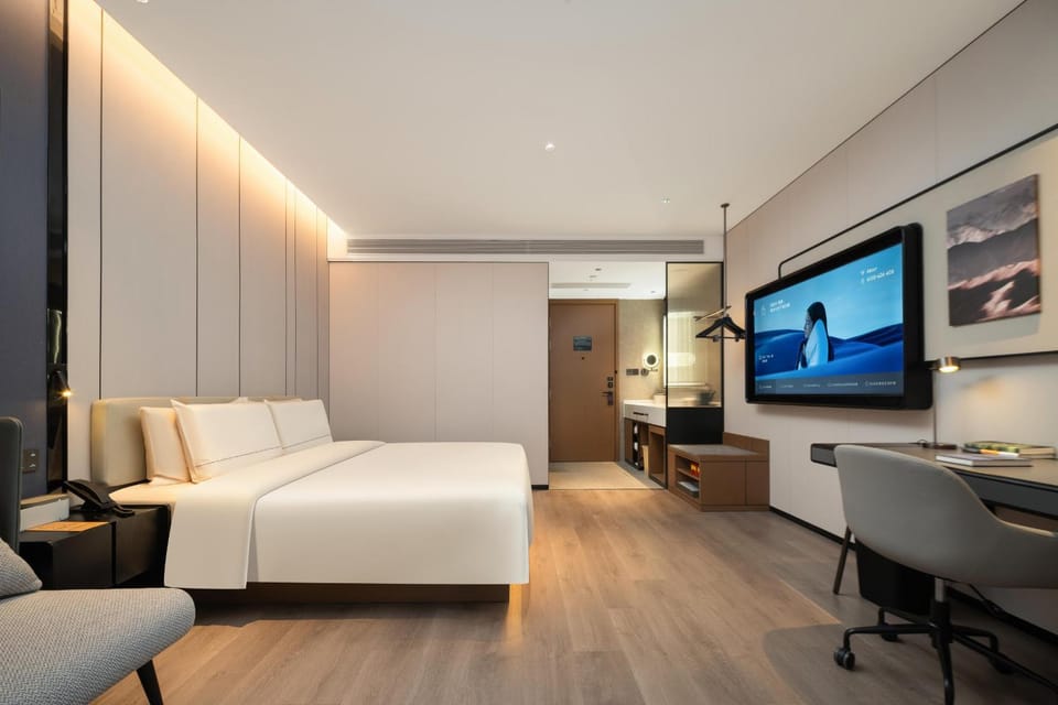 Photo of the whole room, Bedroom