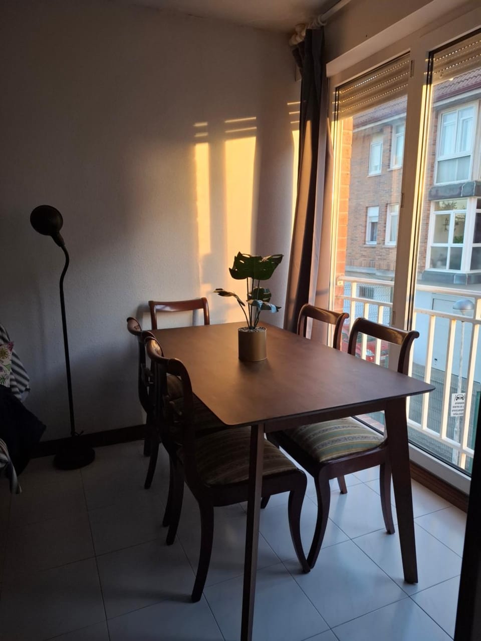 Seating area, Dining area