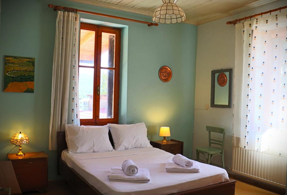 Bedroom, Garden view, Mountain view