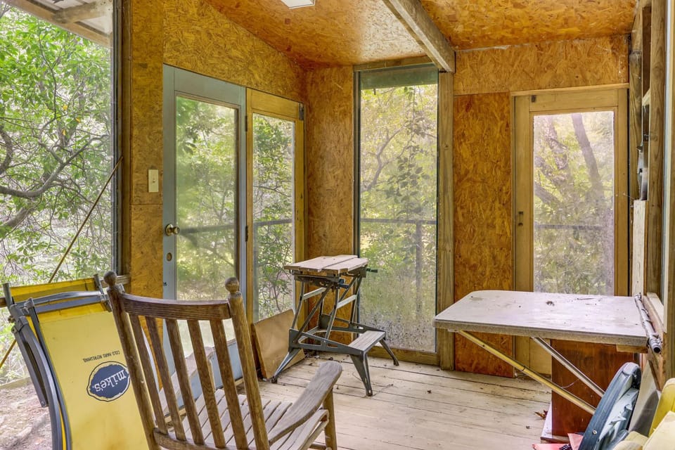 Woodsy Retreat w/ Deck & Views in Dahlonega! House in Georgia