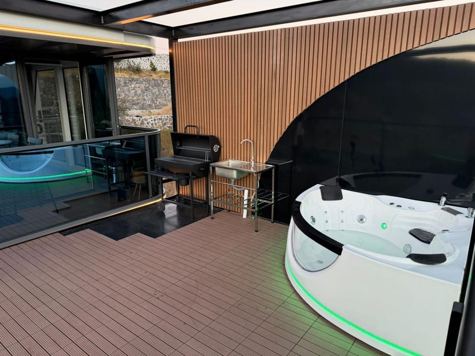 Hot Tub, Balcony/Terrace