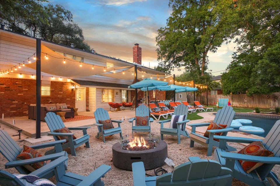 Resort Style Backyard Pool Putt Putt Hot Tub House in San Antonio