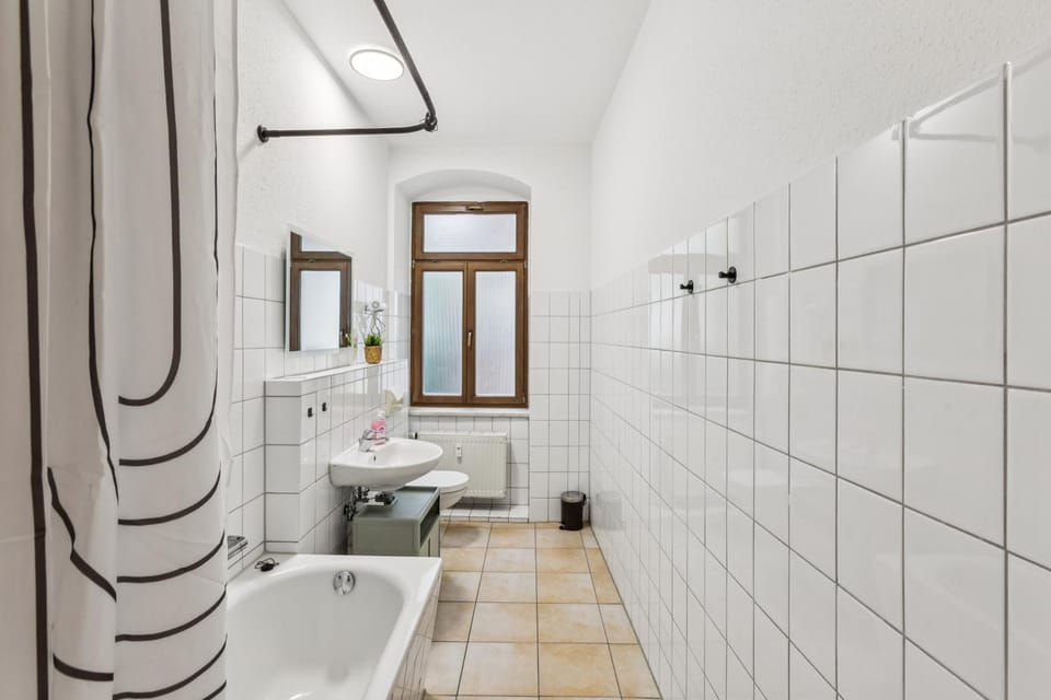 Shower, Toilet, Bathroom, Bath, towels