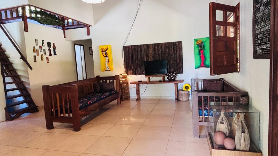 Communal lounge/ TV room, TV and multimedia, Living room