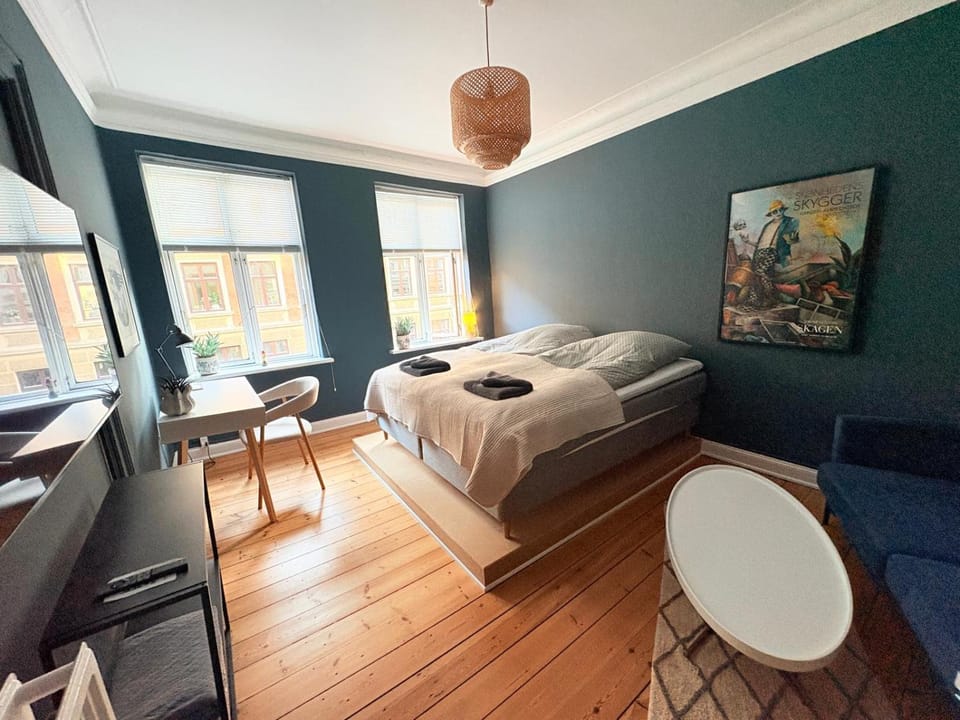 Bed, Living room, Seating area, Bedroom