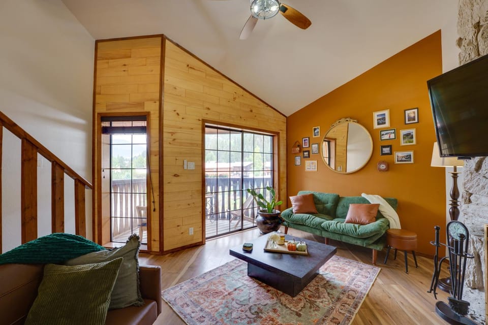 Walk to Main St! Red River Home w/ Stunning Views House in Red River