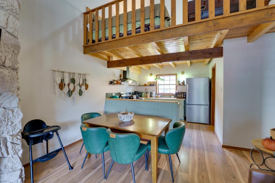 Walk to Main St! Red River Home w/ Stunning Views House in Red River