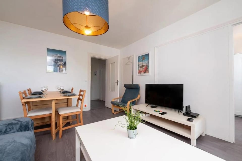 Communal lounge/ TV room, Living room, Dining area