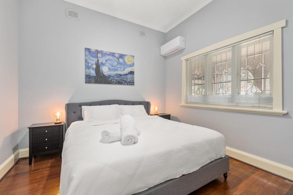 Bed, Photo of the whole room, Bedroom, towels, air conditioner