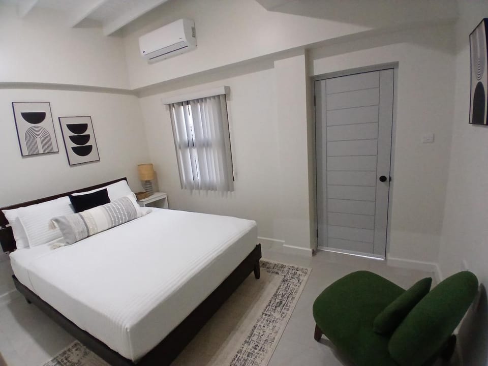 Bed, Photo of the whole room, Bedroom, wardrobe, air conditioner