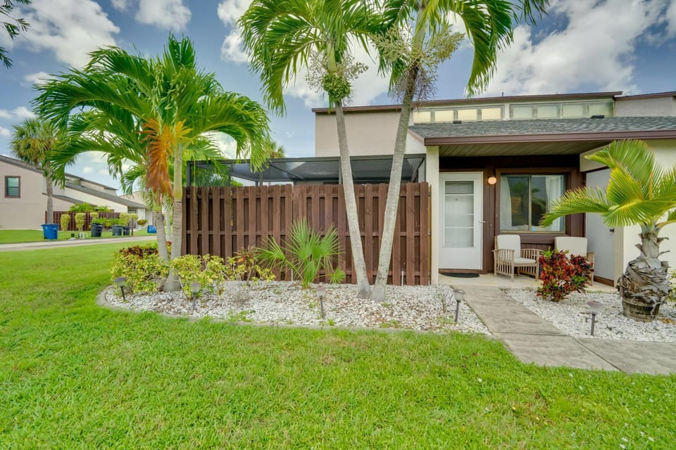 7 Mi to River District & Beach: Fort Myers Retreat House in Cypress Lake
