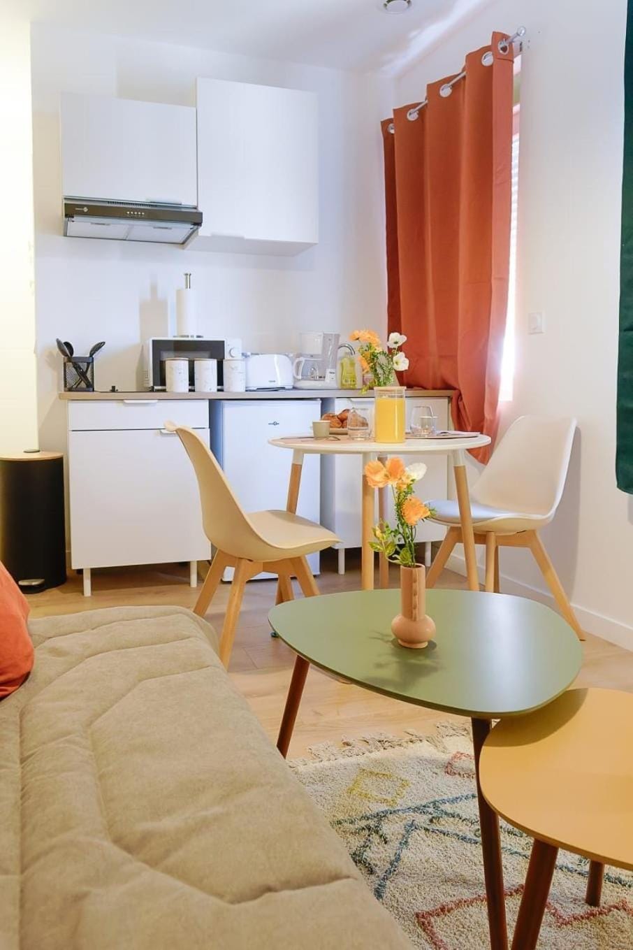 Kitchen or kitchenette, Living room, Dining area, stove