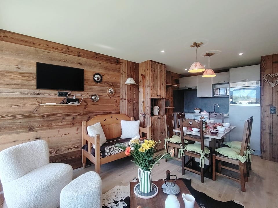 Living room, Dining area, kitchen