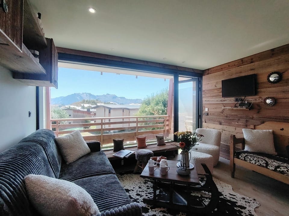 TV and multimedia, View (from property/room), Balcony/Terrace, Living room