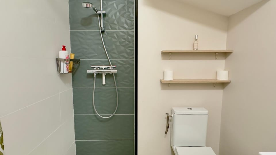 Shower, Toilet, Bathroom