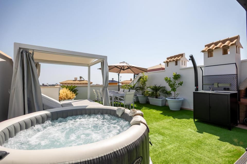 Hot Tub, Solarium